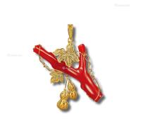  周红鹰设计“福禄圆满”金掐丝嵌阿卡珊瑚吊坠