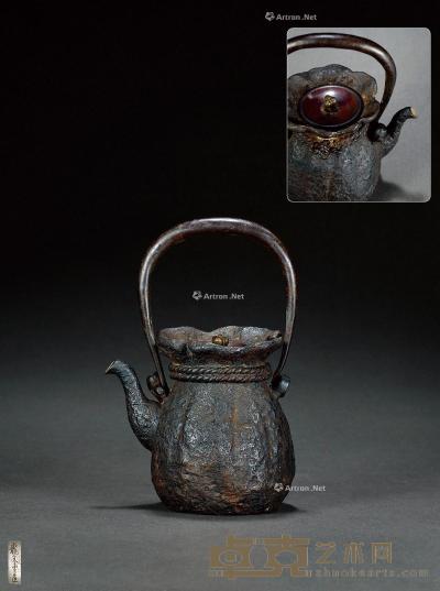  江户时期·龙文堂造钱袋式铁壶 21.5×14.2cm