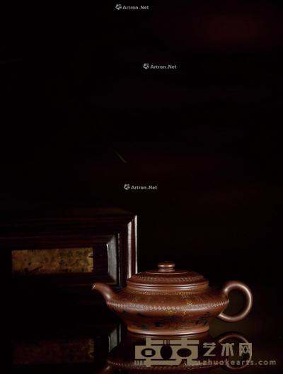  清乾隆·龚心钊旧藏“大清乾隆年制”六字款题“御制”二字描金描银紫泥虚扁壶 7×15.5cm