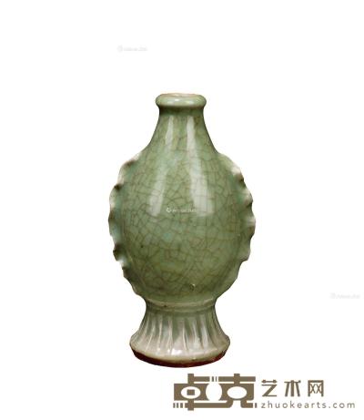 * 明代 龙泉窑青釉鱼纹瓶 高15cm；底直径5.5cm