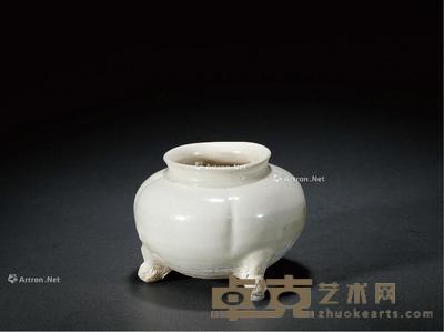  唐 邢窑三足水盂 高8.8cm；口径7.4cm