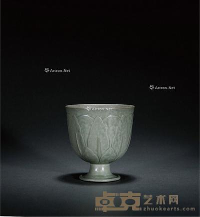  五代 越窑青釉浮雕莲瓣纹高足杯 高10cm；口径10.5cm