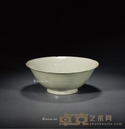  五代 越窑花口碗 高8cm；口径21.2cm