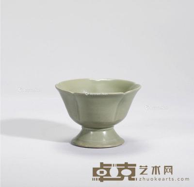  五代 越窑秘色花口杯 高6.8cm；口径9.8cm