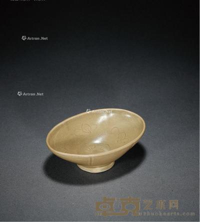  唐 越窑黄釉海棠杯 高5cm；长13.5cm；宽8.7cm