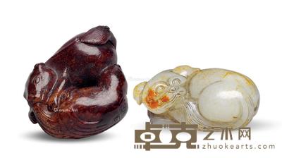 清 玉雕英雄挂件、玉雕旺财挂件 (二件) 长4.7cm;宽3.8cm;长4.9cm;宽2.8cm