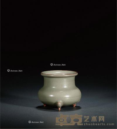  北宋 青瓷三足炉 高8.5cm