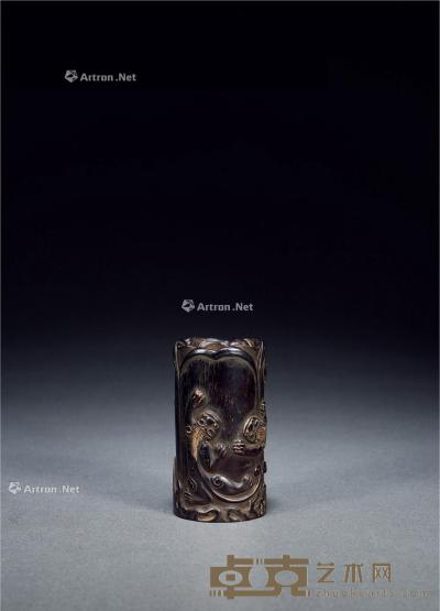  清 紫檀瑞兽玉兰花形小笔筒 高9.8cm；直径5.2cm