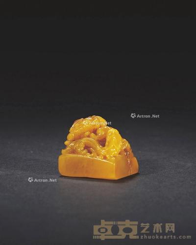 清 田黄石三螭钮章 2.8×2.9×2.6cm;32.9g