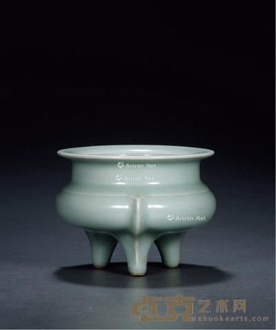  南宋 龙泉窑粉青釉鬲式炉 高10.6cm；直径14.4cm