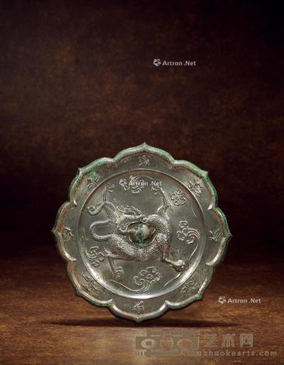  唐 青铜团龙菱花镜 直径19.3cm