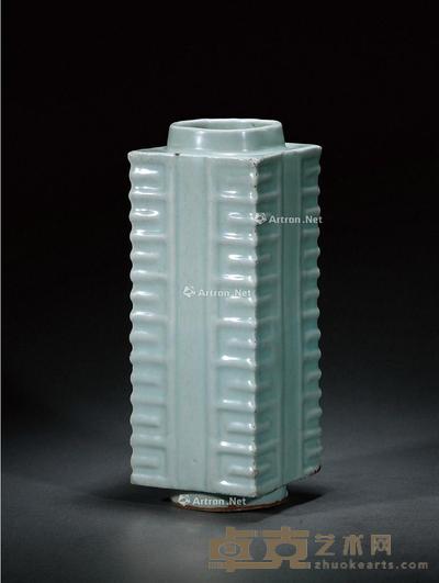南宋 龙泉窑粉青釉琮式瓶 高26.8cm