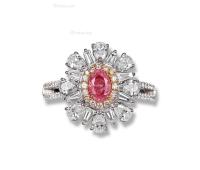  0.44克拉椭圆形切割浓彩紫粉钻（Fancy Intense Purplish Pink）配钻石戒指