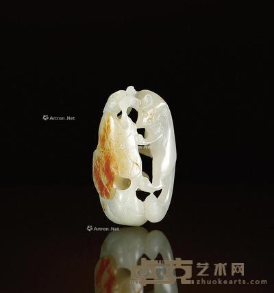 清·白玉松鼠葡萄纹坠 高5.2cm