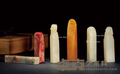寿山、昌化鸡血石印章六方 1.6×1.5×8.6cm;1.6×1.6×6.7cm;1.6×1.6×8cm;1.8×1.8×8cm;1.7×1.8×9.6cm;1.5×1.5×8.5cm