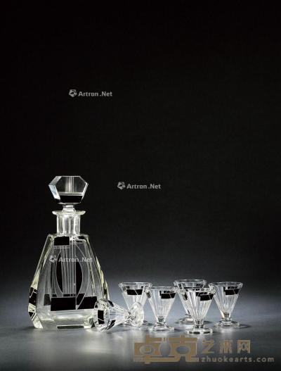  1930年制 水晶酒具 （一组） 酒瓶长15cm；宽6cm；高26cm；酒杯高6.8cm；口径6cm