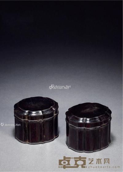  清·紫檀海棠形盖罐 （一对） 1.高8.3cm；通径11.5cm；2.高8.2cm；通径11.3cm