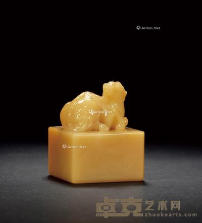 郭祥鹰作寿山芙蓉石古兽钮章 4.4×4.4×5.6cm