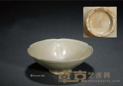  五代 耀州窑花口碗 高5.8cm；口径16cm