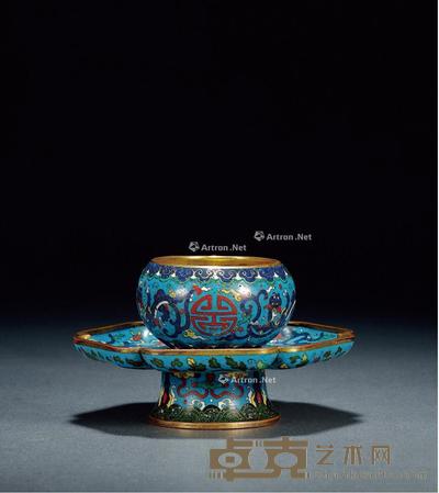 明·大明宣德年制款葵口茶盏 (一组两件) 通高8.6cm;托高4.7cm;盏高5cm;长11.3cm