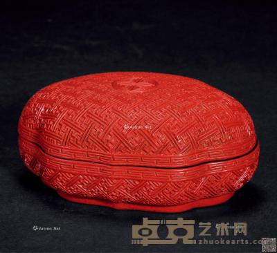  清 仿剔红釉海棠形盒 长12.3cm