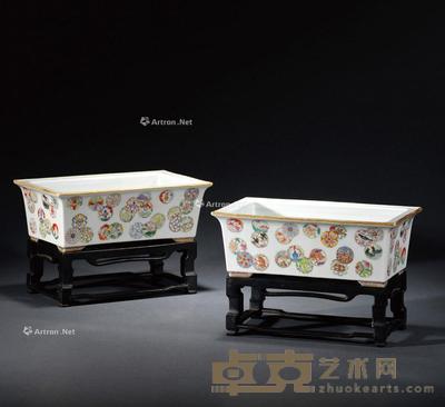 清咸丰 粉彩皮球花四方花盆 (一对) 高5.6cm;长24.5cm;宽15cm