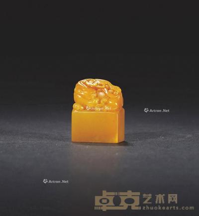 清 田黄石古兽钮章 2.2×1.1×2.8cm;15.3g