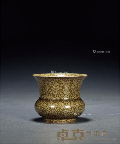  南宋 龙泉官窑渣斗 高7.2cm；口径8.6cm