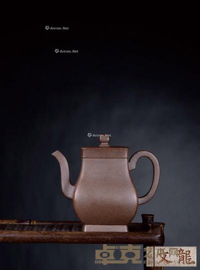 当代·殷任飞制紫泥摹古龙文方壶 10×11.6cm