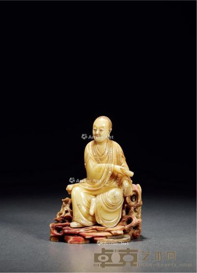  清 寿山石雕持经罗汉摆件 带座高14.5cm