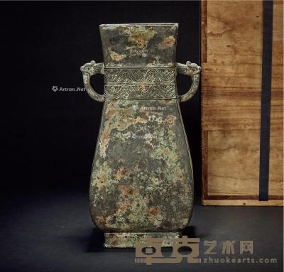  明·铜双龙耳方瓶 高30cm；口径长10.5cm；口径宽10.5cm
