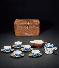  明治时代·青花茶壶、壶杯及锡托、紫砂公道及藤编茶笼 （一组十三件）