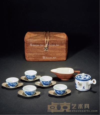  明治时代·青花茶壶、壶杯及锡托、紫砂公道及藤编茶笼 （一组十三件） 尺寸不一