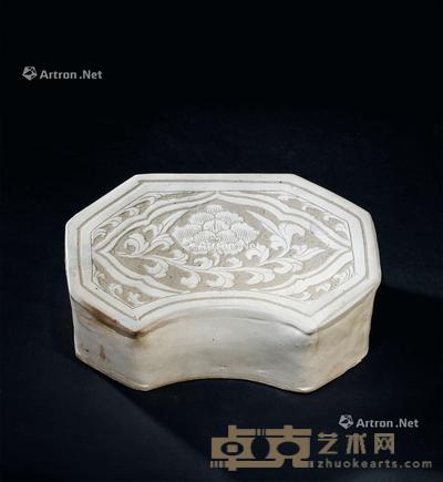  金代（1115-1234） 磁州窑剔花牡丹纹枕 长26.4cm；宽17.1cm；高9.5cm