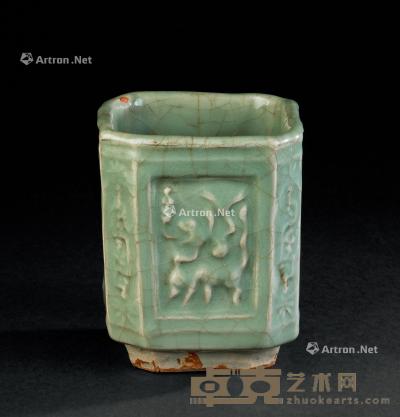  明代（1368-1644） 龙泉窑开光瑞兽纹四方笔筒 长10.7cm；宽10cm；高12.3cm