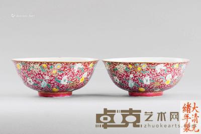  清代（1644-1911） 粉彩胭脂红地花卉团鹤纹碗 （一对） 直径16.3cm；高6.7cm