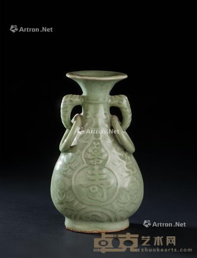  元代（1279-1368） 龙泉窑福寿花卉纹双象环耳瓶 长13.2cm；高22.5cm