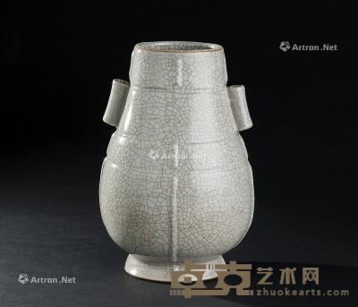  清代（1644-1911） 哥釉双贯耳瓶 长15cm；高22.3cm