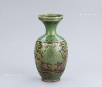  宋代（960-1279） 磁州窑绿釉刻牡丹纹瓶