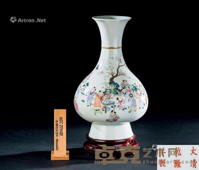  民国（1912-1949） 粉彩婴戏纹荸荠瓶 直径24.6cm；高40.2cm