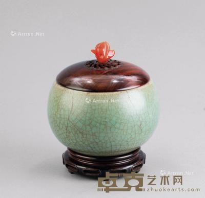  元代（1279-1368） 龙泉窑钵形香炉 直径14.4cm；高9.2cm