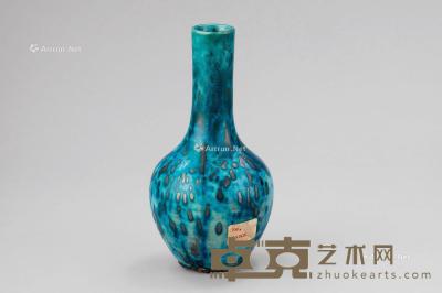  蓝釉长颈小瓶 直径8.1cm；高16.1cm