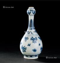  明代（1368-1644） 青花花卉纹蒜头瓶