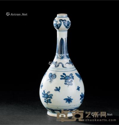  明代（1368-1644） 青花花卉纹蒜头瓶 直径8.4cm；高19cm