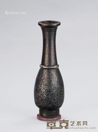  明初期（1368-1441） 铁错银缠枝莲纹瓶 直径10.6cm；高34.3cm