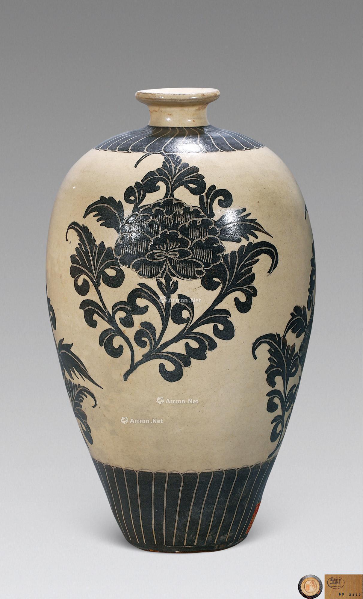 明 磁州窑刻花梅瓶 高30cm
