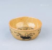  明代（1368-1644） 黄釉青花花卉梵纹小杯