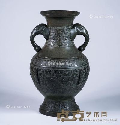  青铜饕餮纹双象耳大尊 高76.3cm
