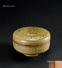  宋代（960-1279） 耀州窑青釉刻花菊纹盖盒