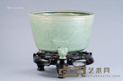  明代（1368-1644） 龙泉窑三兽足香炉 直径30.8cm；通高28.5cm
